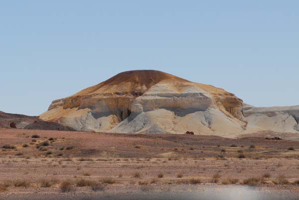 Montagne naturelle ou rejet des mines de Cober Pedy